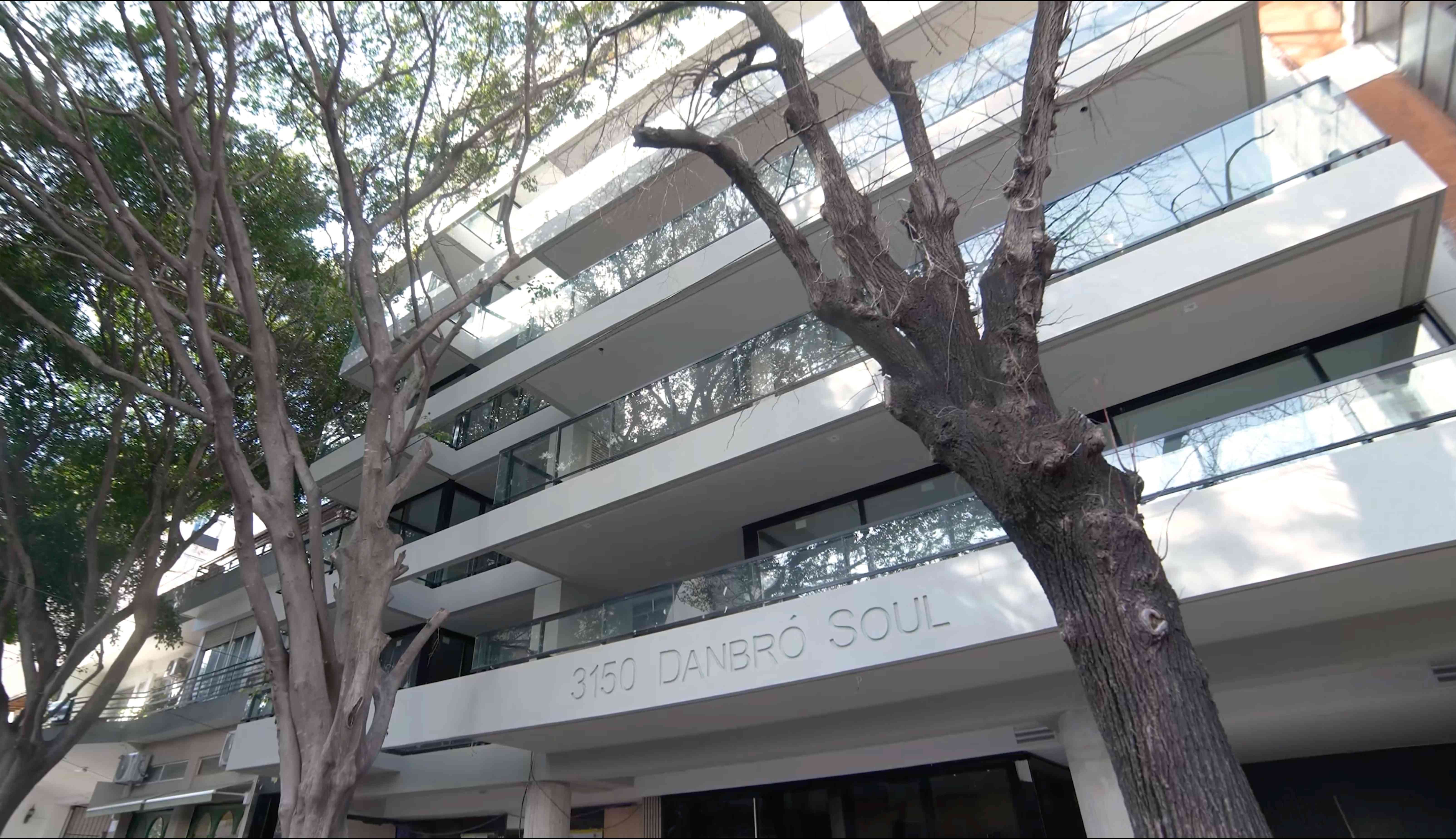 Fachada con señalización